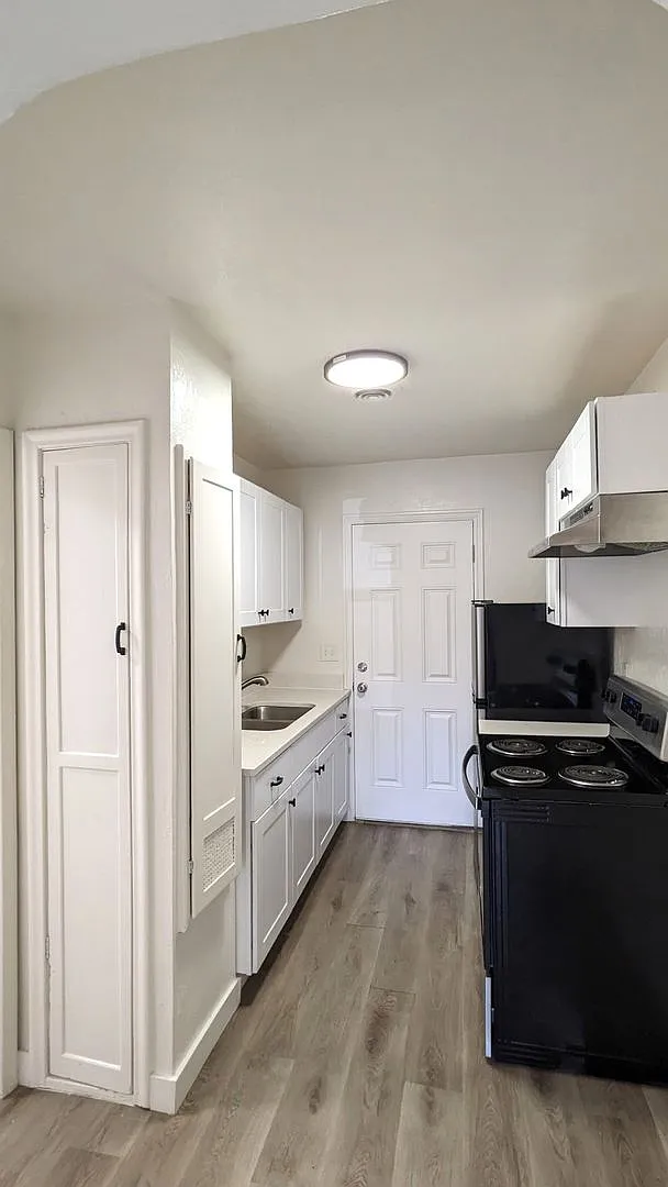 163 E Commonwealth Ave — Photo 3