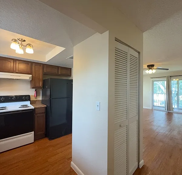 1915 Schlotter Cir #206 — Photo 8
