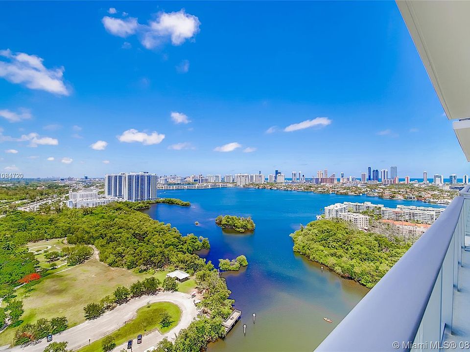 Perfect combination of views to Lake, ocean, Greynolds Park and Oleta River