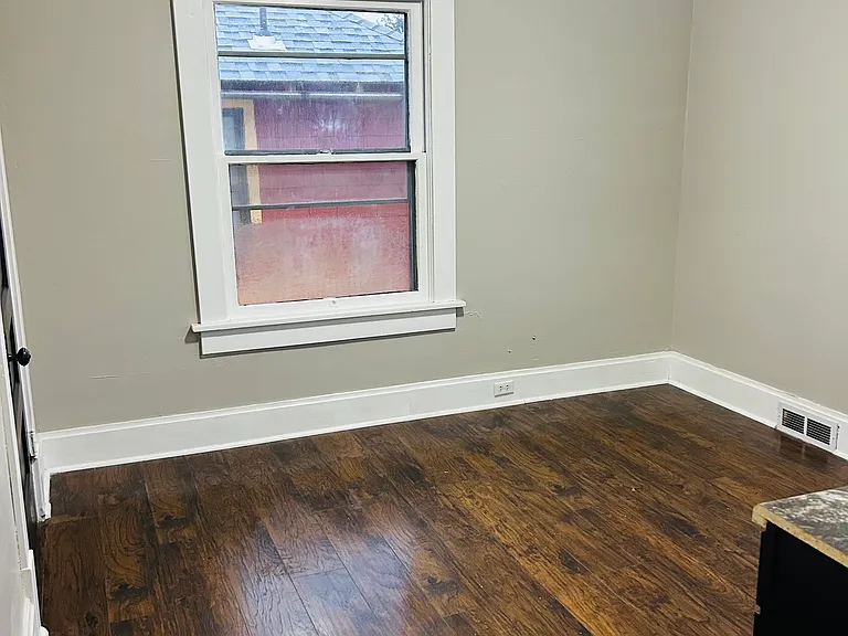 350 Prospect St — Photo 2