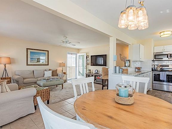 4th image of 5623 West Ave #2