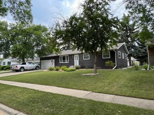 707 17th Ave NE, Aberdeen, SD 57401