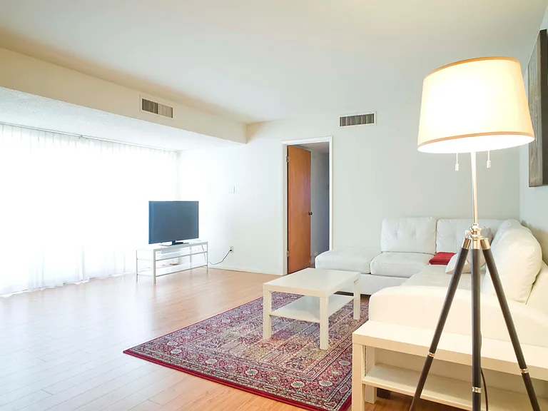 1033 Cordova St #11 — Photo 1
