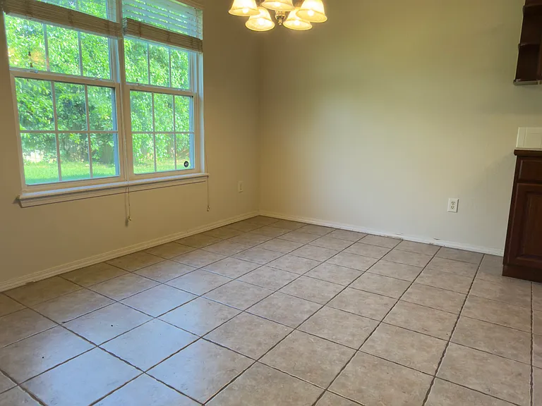 1505 Elington St — Photo 5