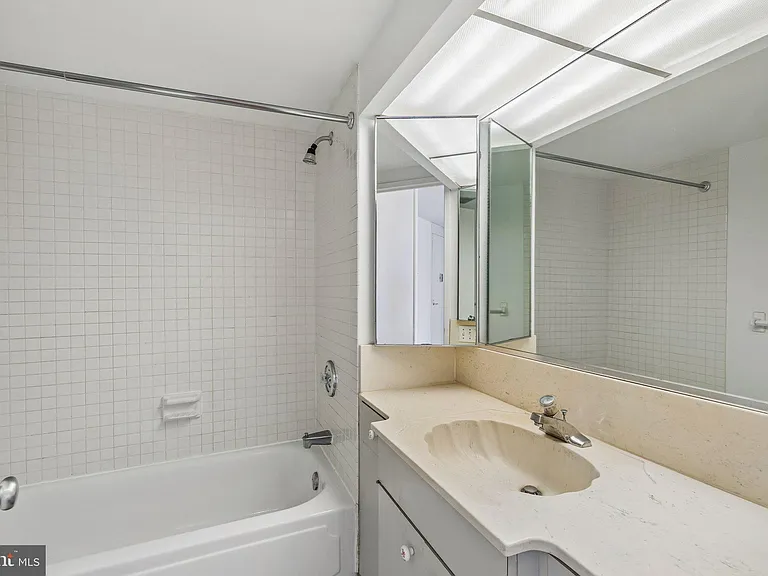 1326 Spruce St #42-1901 — Photo 18