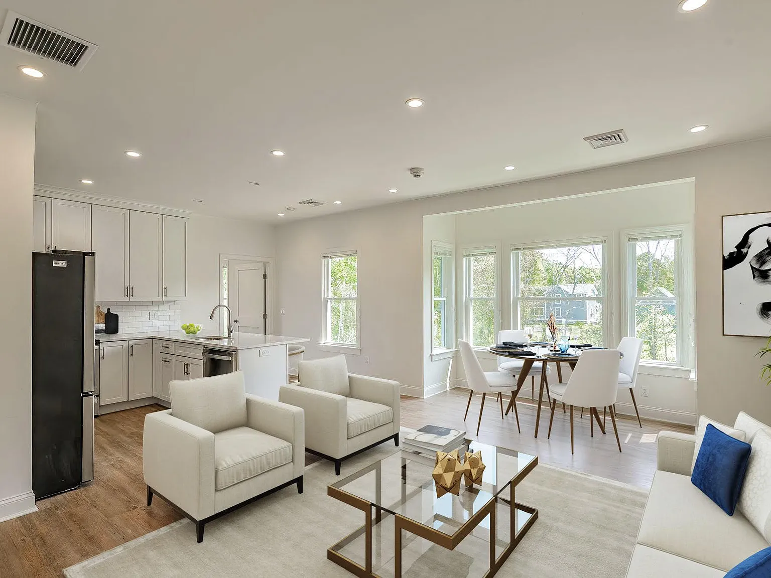 2 bed, 1200 sqft, $3,600 — Photo 1