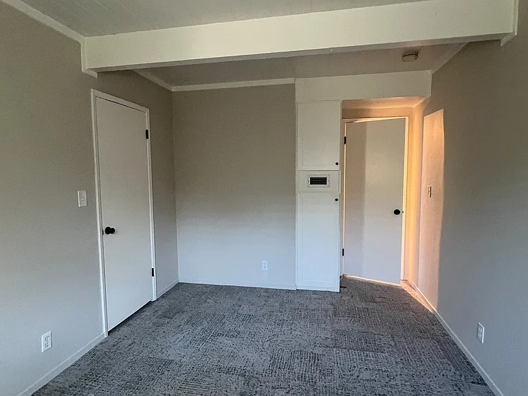Alma St — Photo 15