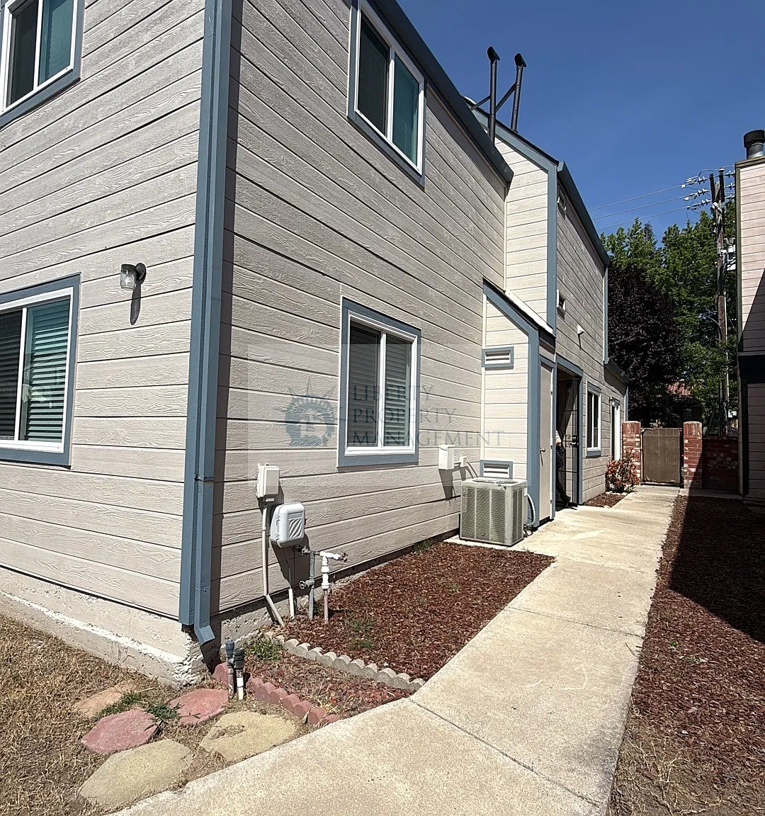 3 bed, 1330 sqft, $2,450 — Photo 1