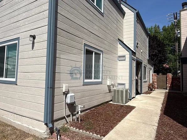 424 Golf Cir E, Manteca, CA 95337