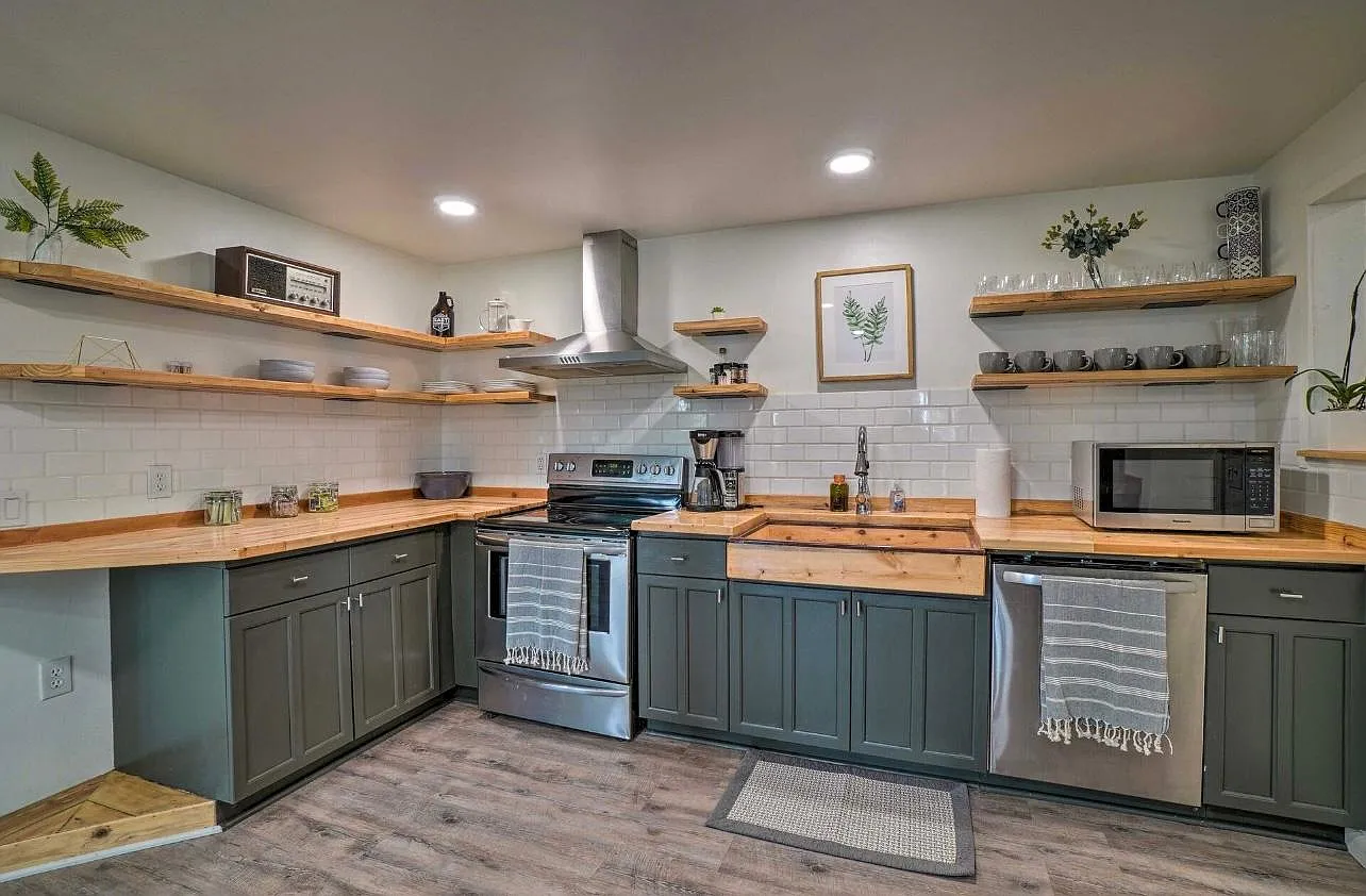 328 River Dr — Photo 3