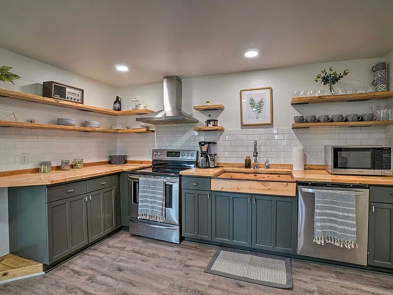 328 River Dr — Photo 3