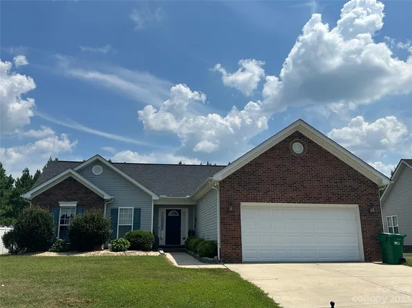 568 Scarlet Leaf Ln, Oakboro, NC 28129