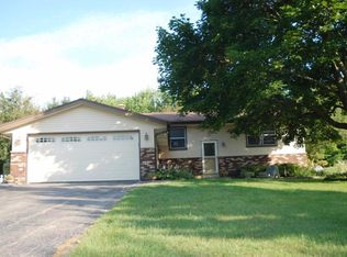 W223N8108 Plainview Pkwy, Lisbon, WI