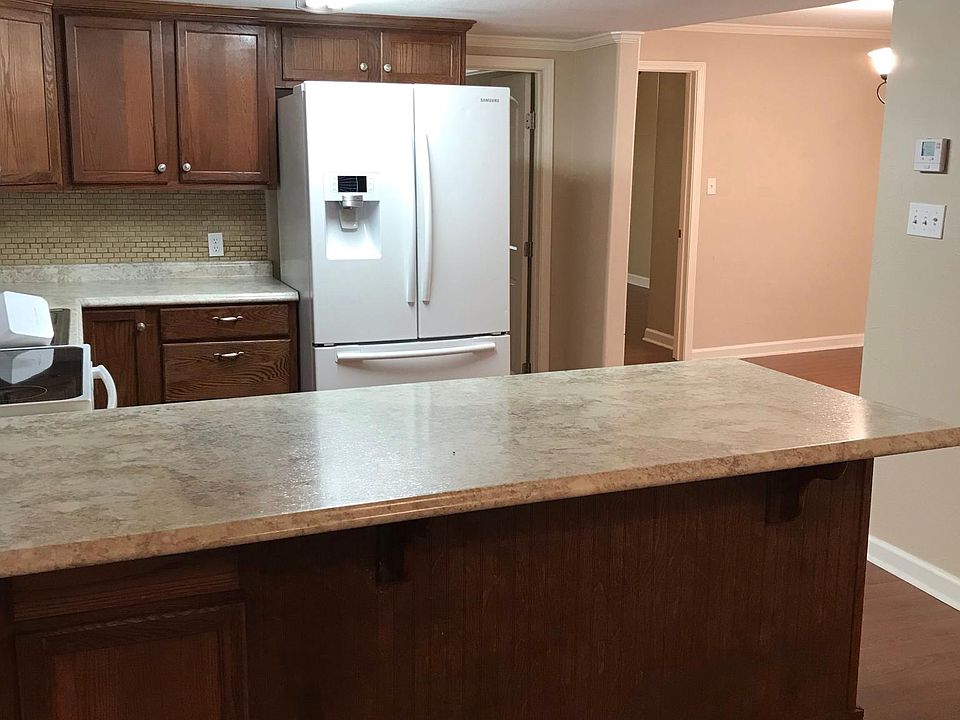 2nd image of 203 Penny Ln