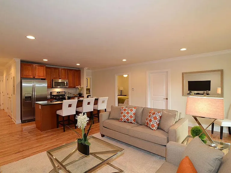 4520 N Beacon — Photo 2