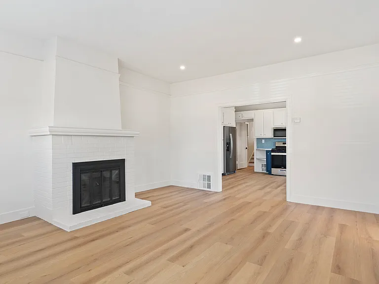 703 Cleveland St — Photo 5