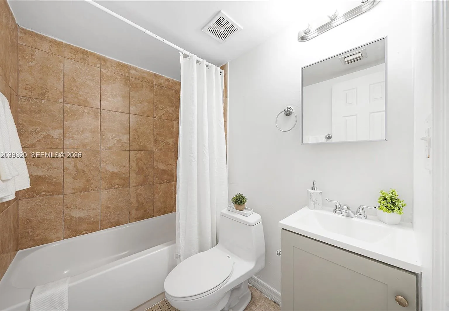 2 bed, 1.0 bath, 660 sqft, $1,650 — Photo 4