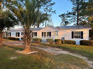 555 Pinecrest Dr, Douglas, GA 31535