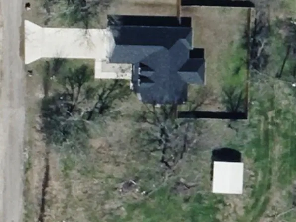 211 S 4th St, Celeste, TX 75423