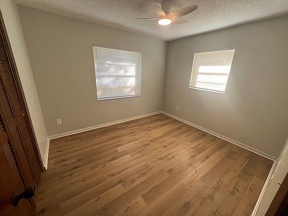 4th image of 817 W Florence Ave