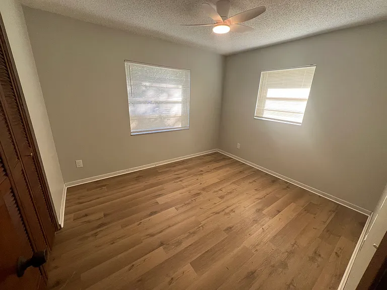 817 W Florence Ave — Photo 4