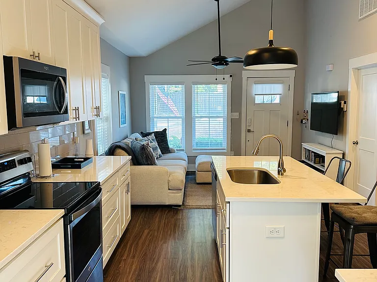 107 Bart St — Photo 8