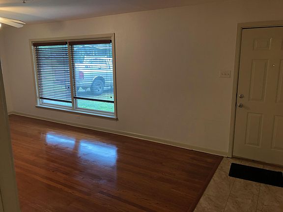 2nd image of 618 Shadywood Ln