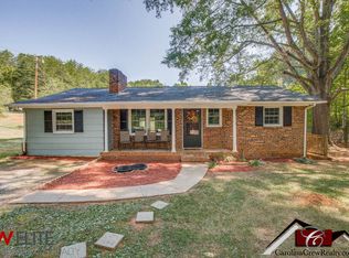 1833 Piney Mountain Rd, Walnut Cove, NC 27052