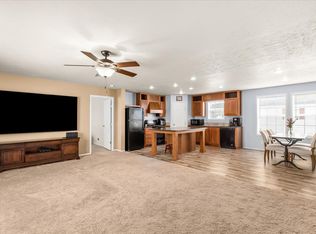 11044 Quail Run Ct, South Lyon, MI 48178