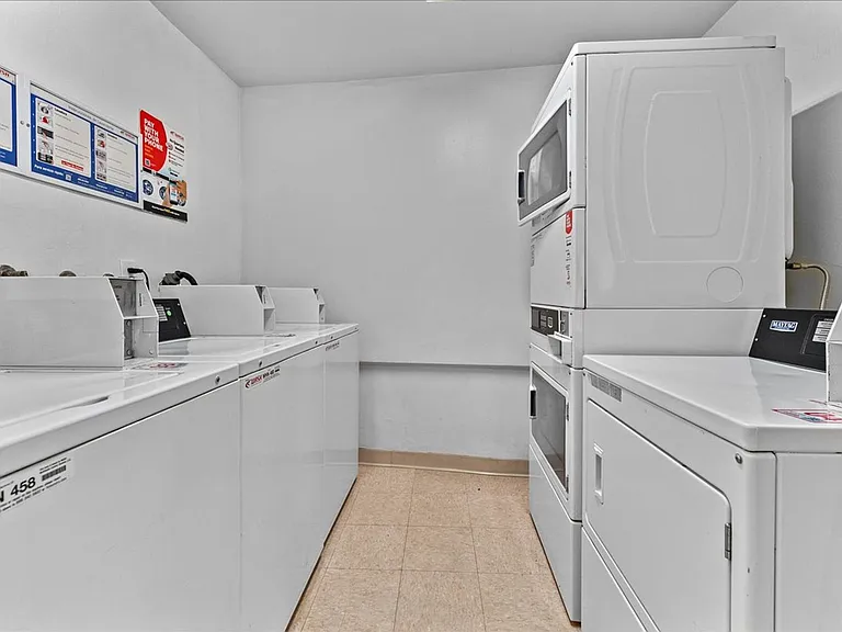 17424 Burbank Blvd #205 — Photo 24