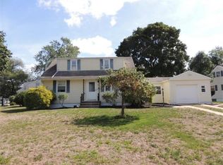 32 Piersoll Rd, Old Bridge, NJ 08857