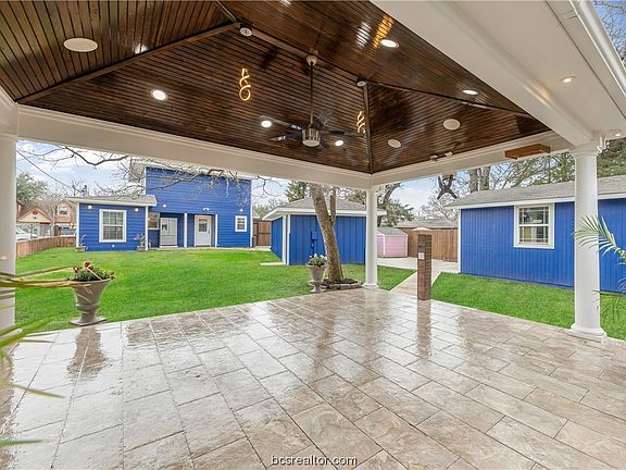 2nd image of 2412 Woodbend Dr