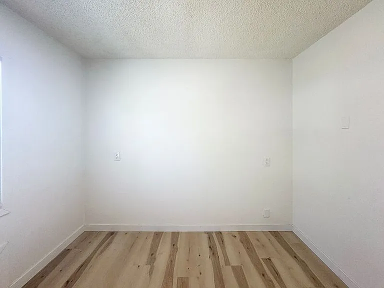 2210 W 19th Ave — Photo 13