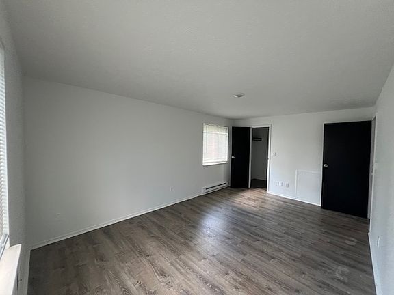 5th image of 198 Gluck St
