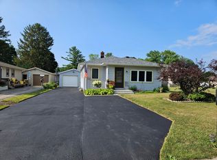 625 E Roland St, Oconomowoc, WI 53066