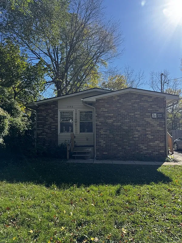 5 bed, 2.0 bath, 1892 sqft, $2,550 — Photo 2