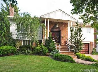 75 Captains Rd, North Woodmere, NY 11581