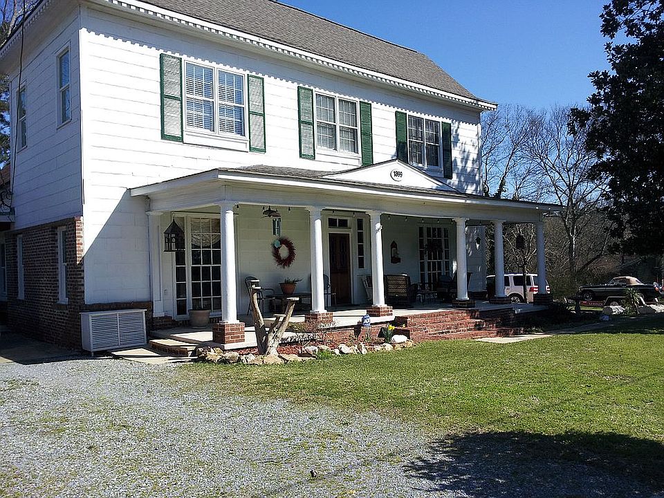 2nd image of 1005 3rd St NW