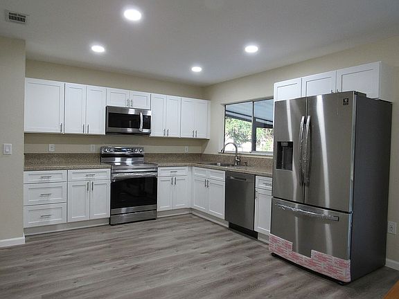 5th image of 281 SW Kimball Cir