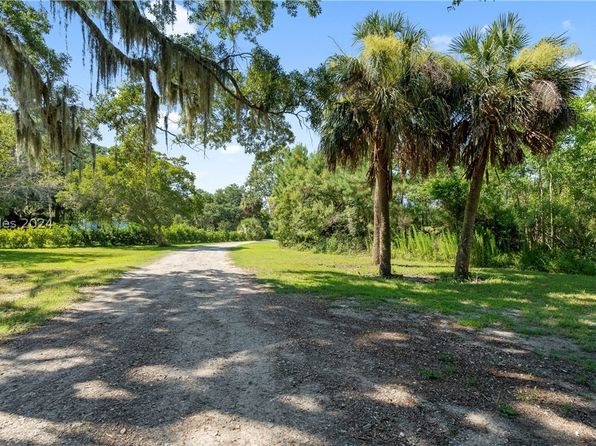 83 Coosaw River Dr, Beaufort, SC 29907