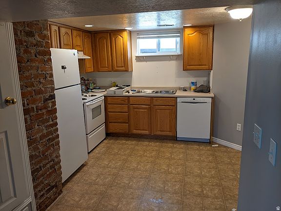 3rd image of 265 E 400 S