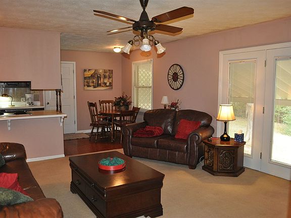 3rd image of 105 Hickory Hill Dr