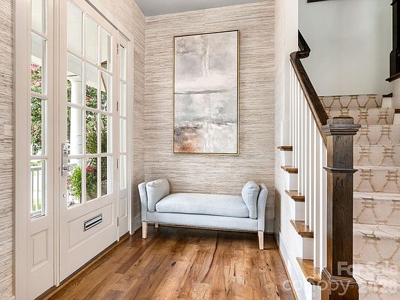 4th image of 300 Plantation Pl
