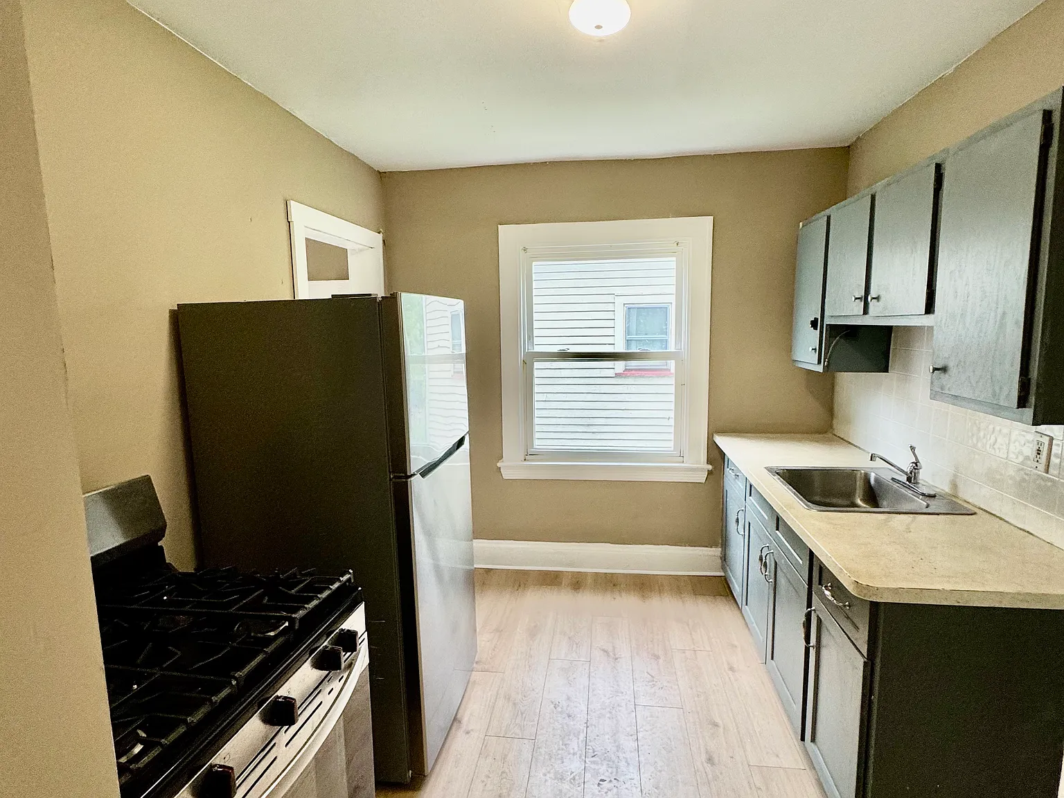 2 bed, 972 sqft, $1,100 — Photo 2