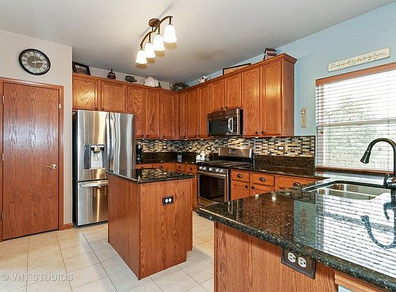 3rd image of 611 Thompson Ave
