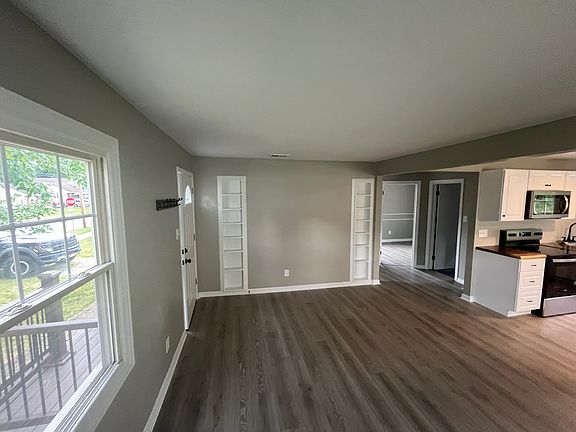 2nd image of 2546 Avon Dr