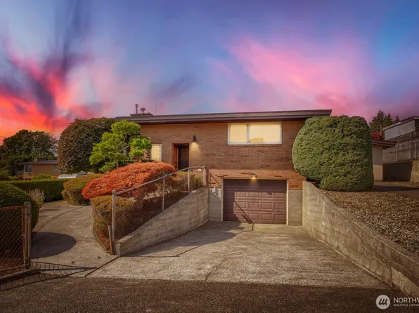 924 S 226th Place, Des Moines, WA 98198