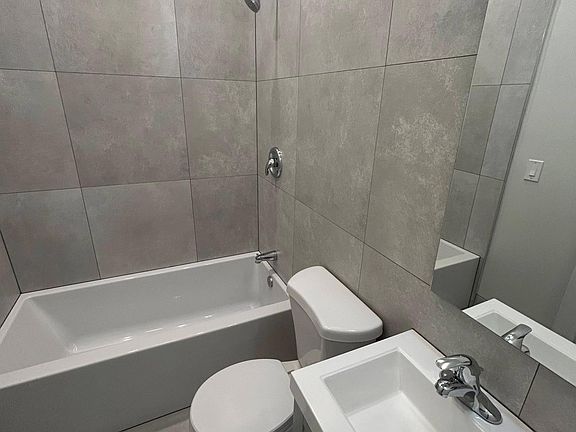 3rd image of 1811 N Kedzie Ave APT 2