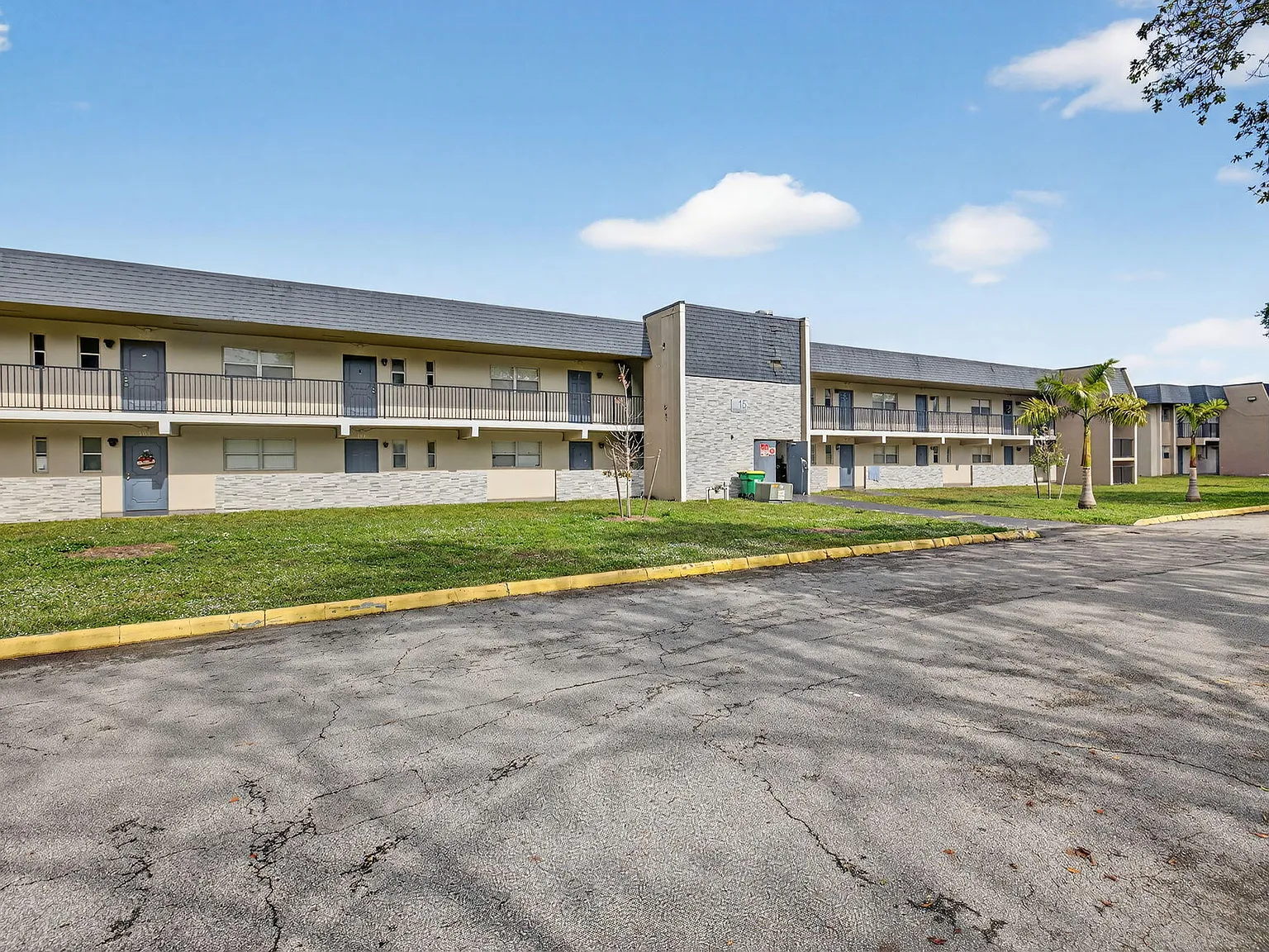 1 bed, 1.5 bath, 750 sqft, $1,500 — Photo 1