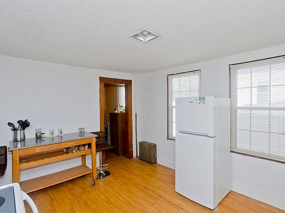 4th image of 328 Newton St